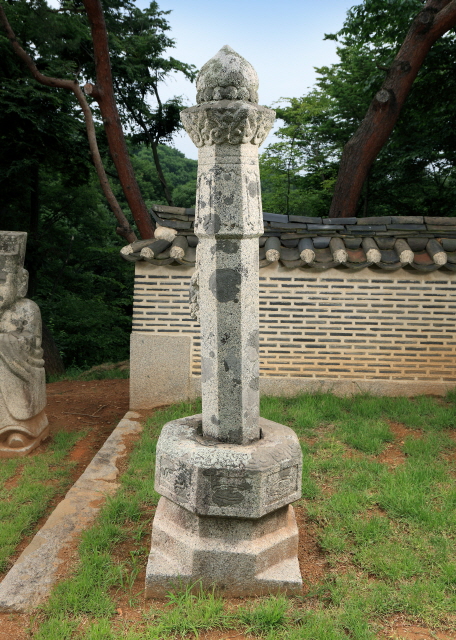 추존 진종 영릉의 망주석